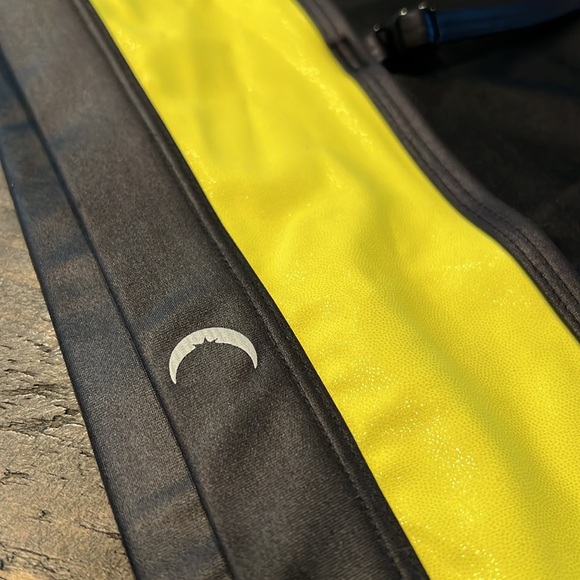 ZYIA 🌙 | Active Neon Yellow and Black - Light & Tight Sports Bra XXXL - Picture 5 of 9